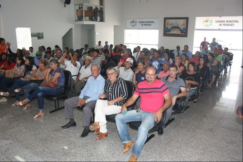 PREFEITO DE PERDIZES É RECONDUZIDO AO CARGO DE PREFEITO.